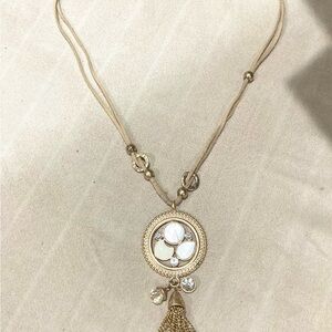 Elegant Gold and Cream Pendant Necklace